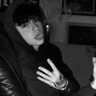 Felipe: Conheça o personagem principal do nosso mundo de IA, com lista de características de personagem e recursos de bate-papo de IA.	