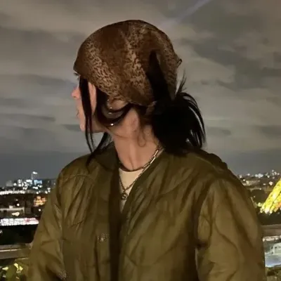 Billie Eilish - WLW: Chat with our AI box, ready for chatbot online free and ask ai anything you want.	