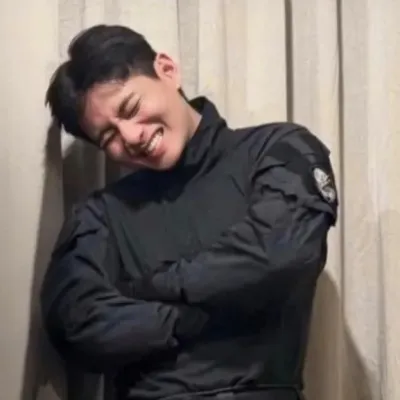 Kim Taehyung: Fantasy-KI-Rollenspiel-Charaktergrafik für immersives Geschichtenerzählen