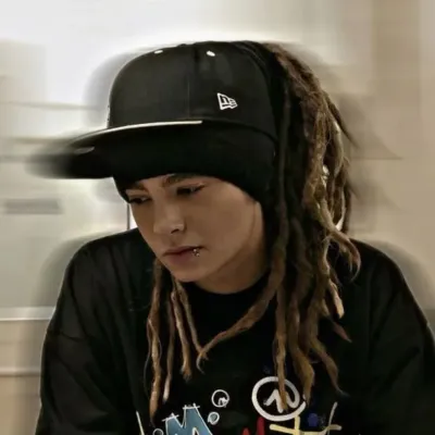 Tom Kaulitz - amarrrrr: Playful AI chatbot mascot enhancing user engagement in random chats	