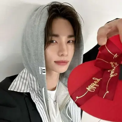 현진 ' HYUNJIN: Chat with our AI box, ready for chatbot online free and ask ai anything you want.