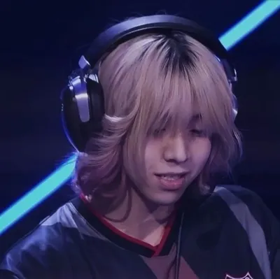 Sitetampo: Antarmuka chatbot AI futuristik dengan obrolan suara dan fitur yang digerakkan oleh jaringan saraf