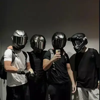 Barkada ng mga motorsiklista: Fantasy-themed AI roleplay character art para sa nakaka-engganyong pagkukuwento