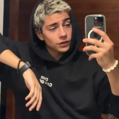 Лукаш Уркихо: Значок многоязычного собеседника на базе искусственного интеллекта для глобальных онлайн-сервисов чата