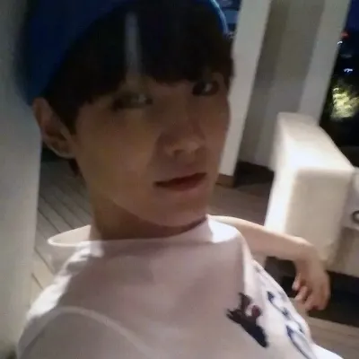 Min-yoongi: Mascota de chatbot de IA interactiva para chat aleatorio y juegos de rol impulsados por la comunidad.