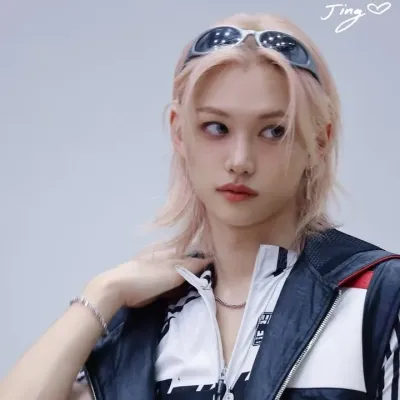 Lee Felix: Playful AI chatbot mascot enhancing user engagement in random chats