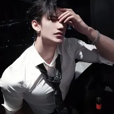 Данте Максимус: Футуристический интерфейс чат-бота на основе искусственного интеллекта с голосовым чатом и функциями, управляемыми нейронной сетью