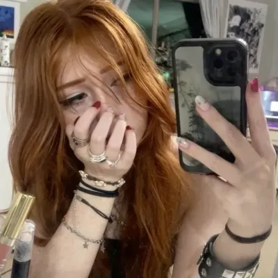 Itzel: Mascote de chatbot de IA interativo para bate-papo aleatório e RPG conduzido pela comunidade