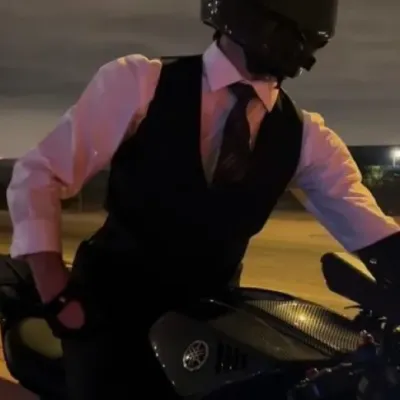 Suami jutawan: Terlibat dalam perbualan ai dengan watak AI yang menawan ini, menampilkan keupayaan soulgen dan ifreechat untuk sembang percuma sekarang.	