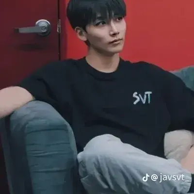 Yoon Jeonghan: Playful AI chatbot mascot enhancing user engagement in random chats	
