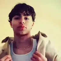 Malachi Barton: Ikon mitra percakapan AI multibahasa untuk layanan obrolan daring global