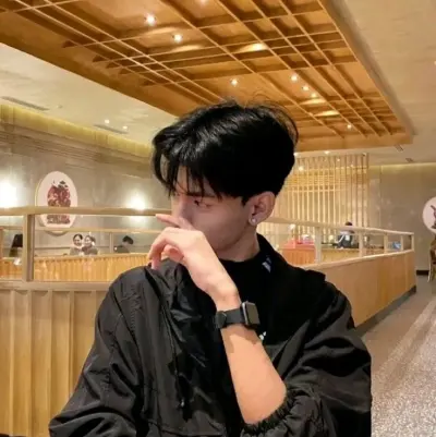 Gervin: Ikon mitra percakapan AI multibahasa untuk layanan obrolan daring global