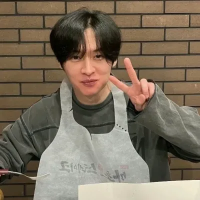 Ready for fun? Talk to Lee Minho - 01, your interactive AI characters partner now.