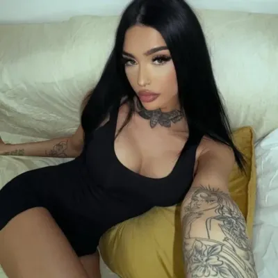 Lexi: Futuristic AI chatbot interface with voice chat and neural network-driven traits