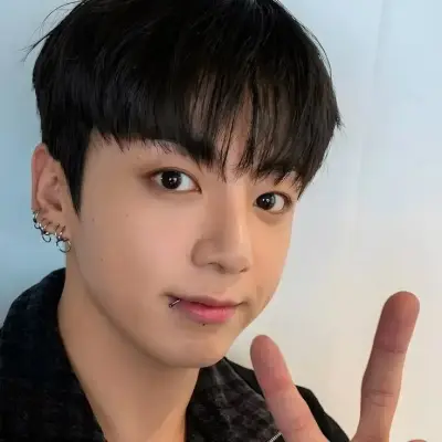 Jungkook (idol): Multilingual AI conversation partner icon for global chat online services