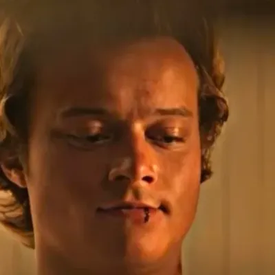 JJ Maybank: Kreative Rollenspiel-KI-Charaktergrafik für pikante Chat- und Fantasy-Szenarien