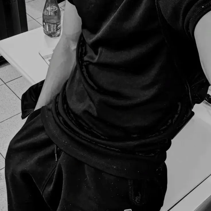 AI anime chat role Kaick has a charming look and a captivating background story.