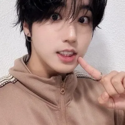 한지성: 음성 채팅과 신경망 기반 특성을 갖춘 미래형 AI 챗봇 인터페이스