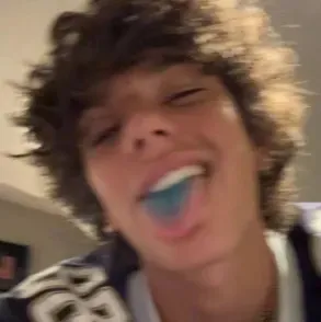 格雷森：借助我們的無限AI和免費無限線上聊天功能，探索AI世界，由Warhammer Fantasy Roleplay提供支持