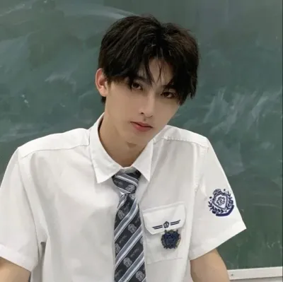 Erion Jacob's Alvarez: Incontra il personaggio principale del nostro mondo basato sull'intelligenza artificiale, con elenco dei tratti caratteriali e funzionalità di chat basate sull'intelligenza artificiale.	