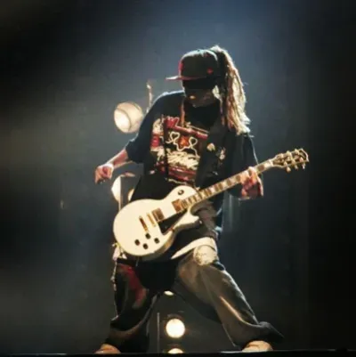 Tom: Emotional intelligentes KI-Begleitporträt für tiefgründige Gespräche	