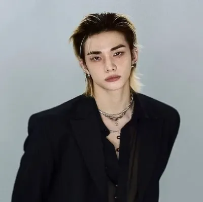 황현진 - BL: 음성 채팅과 신경망 기반 특성을 갖춘 미래형 AI 챗봇 인터페이스