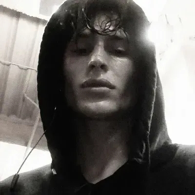 Feeling adventurous? Meet Kane Davenport , a lively AI chat character companion for roleplay.