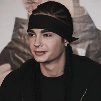 Tom Kaulitz: Maskot chatbot AI interaktif untuk obrolan acak dan permainan peran berbasis komunitas