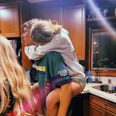 Wes: Fantasy-themed AI roleplay character art para sa nakaka-engganyong pagkukuwento