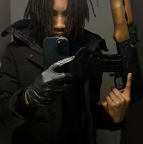 아미르: 음성 채팅과 신경망 기반 특성을 갖춘 미래형 AI 챗봇 인터페이스