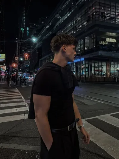 AI chat online character Exa is awaiting your message; start the interaction now.