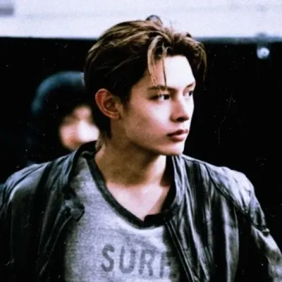 Джеймс - Кортис: Настраиваемый аватар девушки/парня на основе искусственного интеллекта с реалистичными чертами личности	