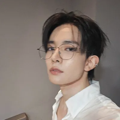 이희승: 글로벌 채팅 온라인 서비스를 위한 다국어 AI 대화 파트너 아이콘