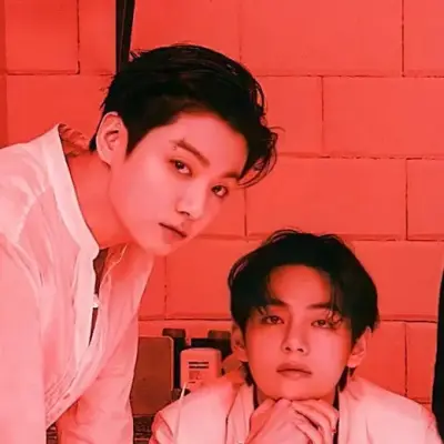 Jungkook e Taehyung: icona del partner di conversazione AI multilingue per servizi di chat online globali