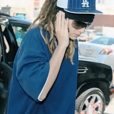 Tom Kaulitz: Participe de conversas de IA com esse charmoso personagem de IA, que conta com recursos de soulgen e ifreechat para bate-papo gratuito agora.	