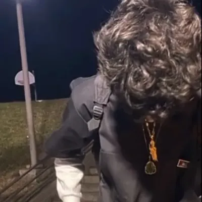 伊森：具有語音聊天功能和神經網路特性的未來派AI聊天機器人介面