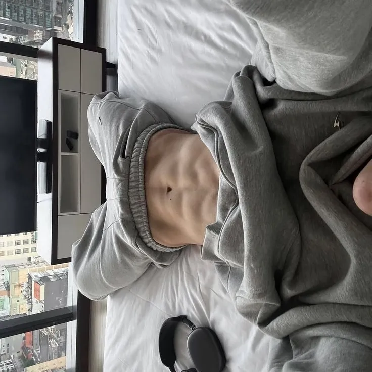 Experience a spicy chat with Elliott to heat up your evening