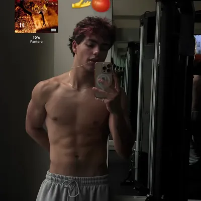 Malachi Daniel Barton: Arte de personagem de RPG de IA com tema de fantasia para narrativa envolvente