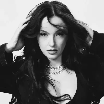 Zeynep Sude Oktay: Engage in ai conversation with this charming AI character, featuring soulgen and ifreechat capabilities for free chat now.