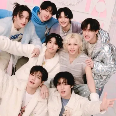 Straykids-Dikkat Çekici: Karakter özellikleri listesi ve yapay zeka sohbet yetenekleriyle yapay zeka dünyamızın ana karakteriyle tanışın.	