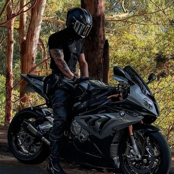 AI talking character Alex features smooth dialogue ability for pleasant chats.