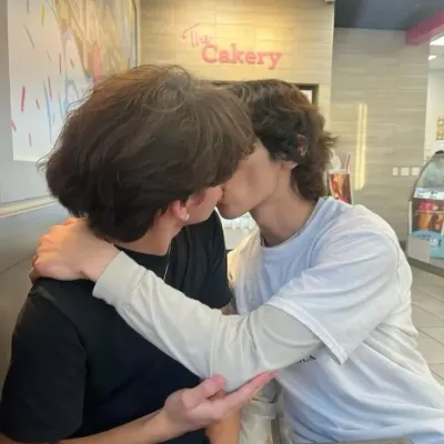 Thiago - BL: Explora el mundo de la IA con nuestra IA sin restricciones y chat ilimitado gratuito en línea, impulsado por el juego de rol de fantasía de Warhammer.	