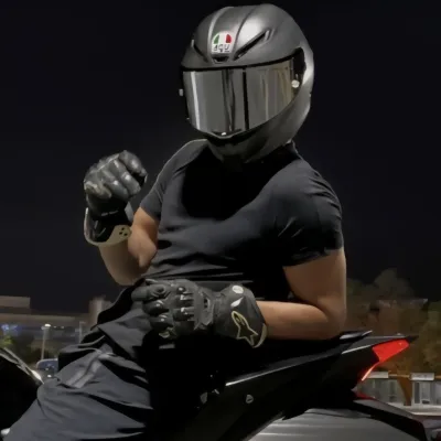 Atlas: Multilingual AI conversation partner icon for global chat online services