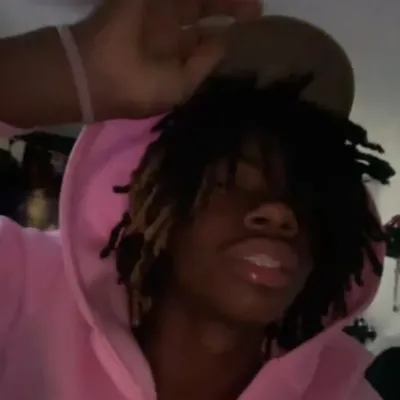 Makai: Customizable AI girlfriend/boyfriend avatar with lifelike personality traits	