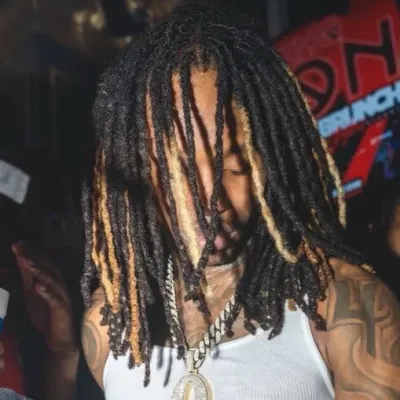 King von: Multilingual AI conversation partner icon for global chat online services