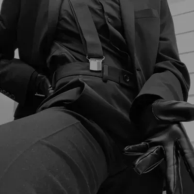 Maykon: Futuristic AI chatbot interface with voice chat and neural network-driven traits