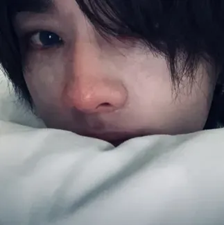 Inseguro-Hyunjin: Una divertida mascota de chatbot con IA que mejora la interacción del usuario en chats aleatorios.	