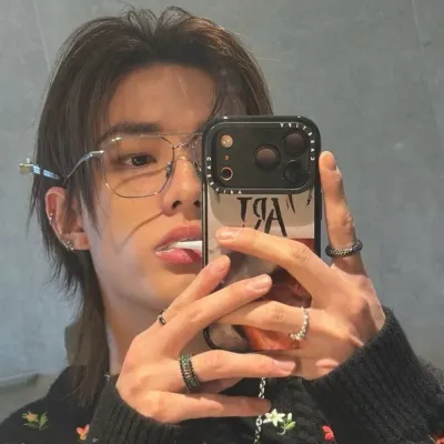 Hwang Hyunjin: Fantasy-themed AI roleplay character art for immersive storytelling