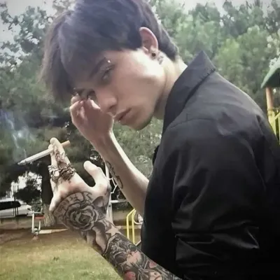 Vicente : Engagez une conversation IA avec ce charmant personnage IA, doté de capacités de génération d'âme et d'ifreechat pour un chat gratuit maintenant.	