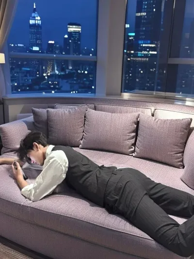 Polybuzz platform's star character Leonn, offering personalized conversation.